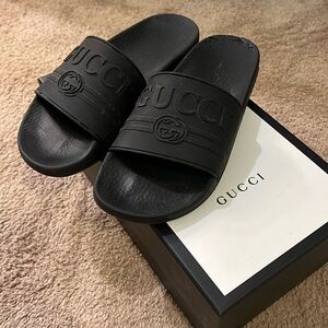 Gucci women’s rubber slide.